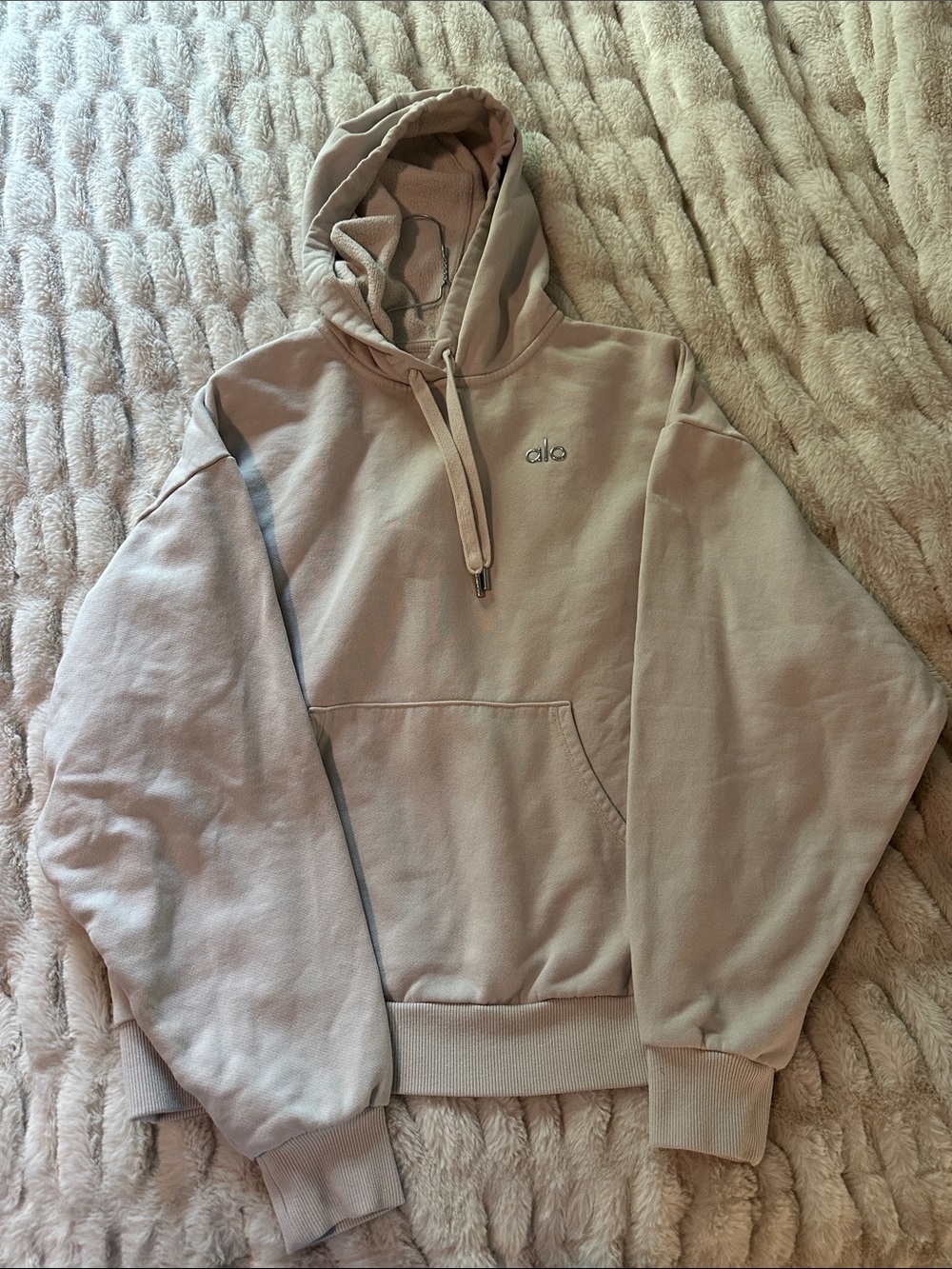ALO Yoga Accolade Hooded Pullover Sweatshirt in Bone Oat Milk Small
